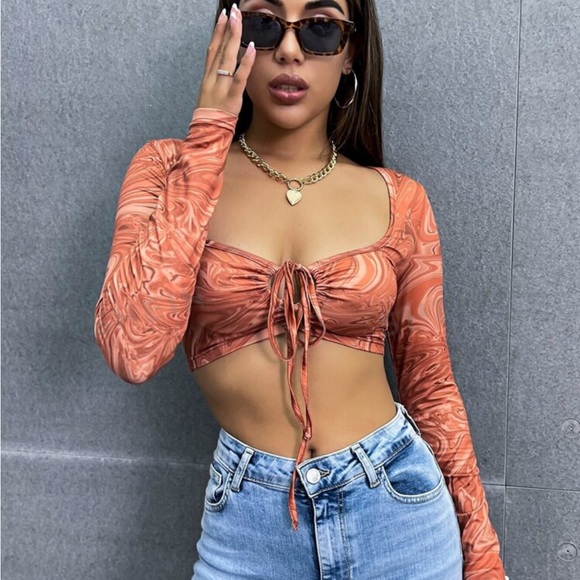 Marble Pattern Crop Top - Picture 3 of 4